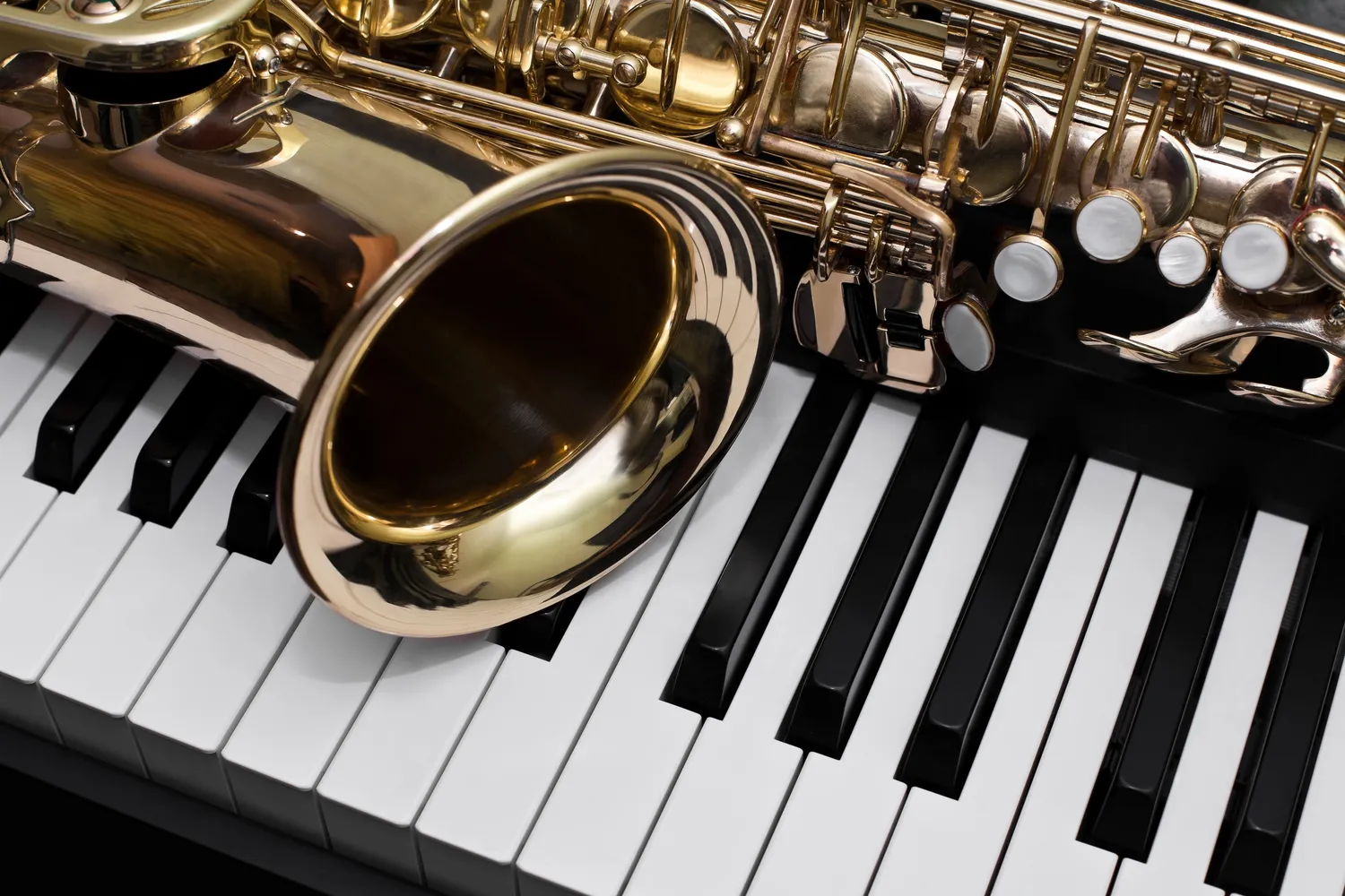 Saksofon tenorowy jak grać?