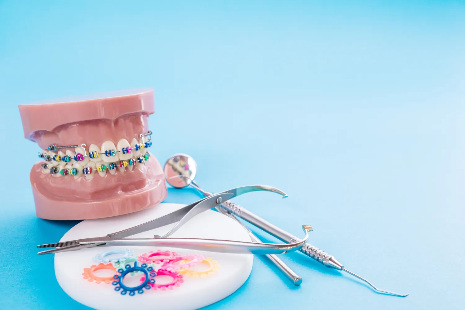 Implanty zębowe - wysokie koszty pięknego uśmiechu